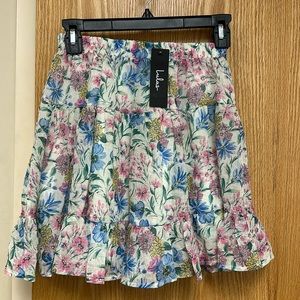 NWT Lulu’s XS Spring skirt
